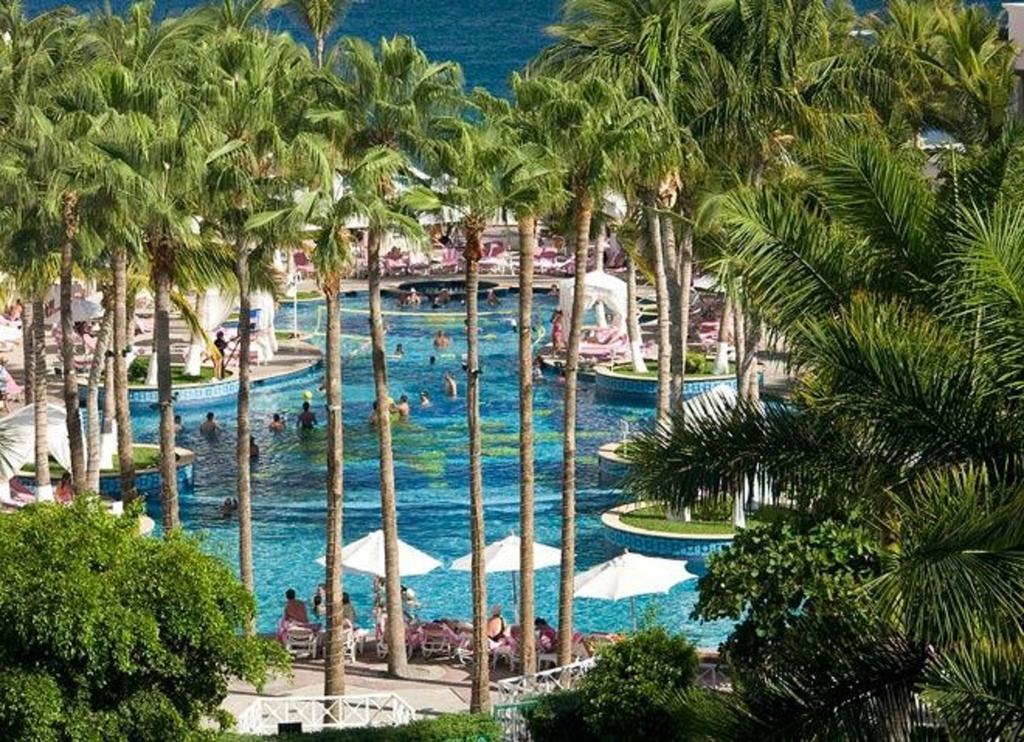 At Pueblo Bonito Rose' And